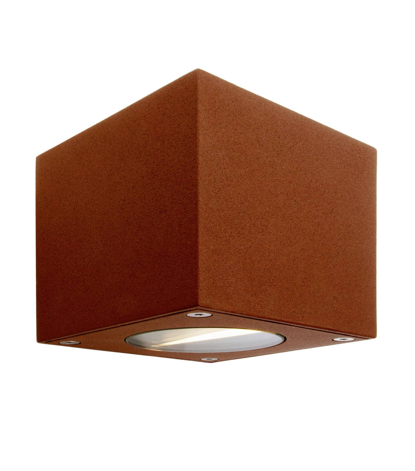 Un luminaire extérieur cubique brun au design minimaliste ; éclairant vers le bas. Parfait pour les façades de maisons modernes.