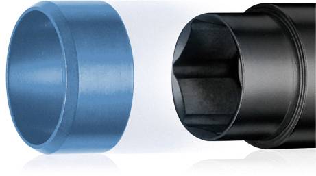 Un anneau de protection magnétique bleu à côté d'un embout d'outil noir pouvant être inséré dans un douille.