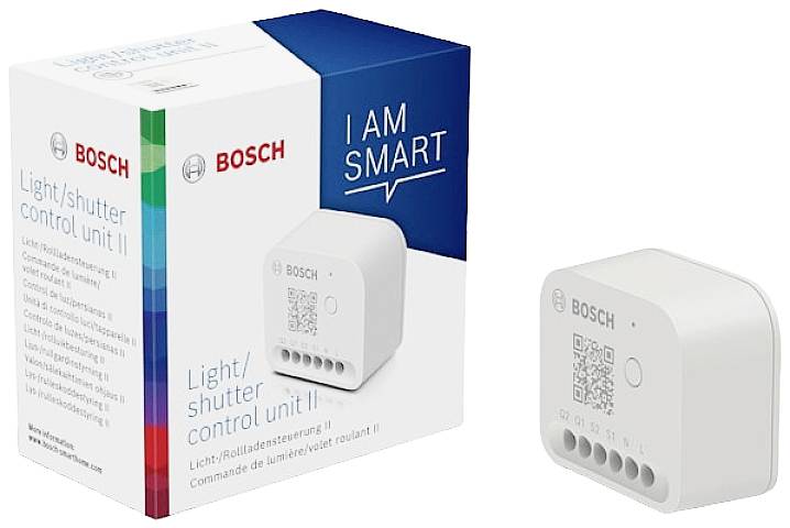 Unité de commande blanche pour l'éclairage et les volets roulants de 'Bosch', avec son emballage en arrière-plan. L'emballage est étiqueté avec 'I am smart'.