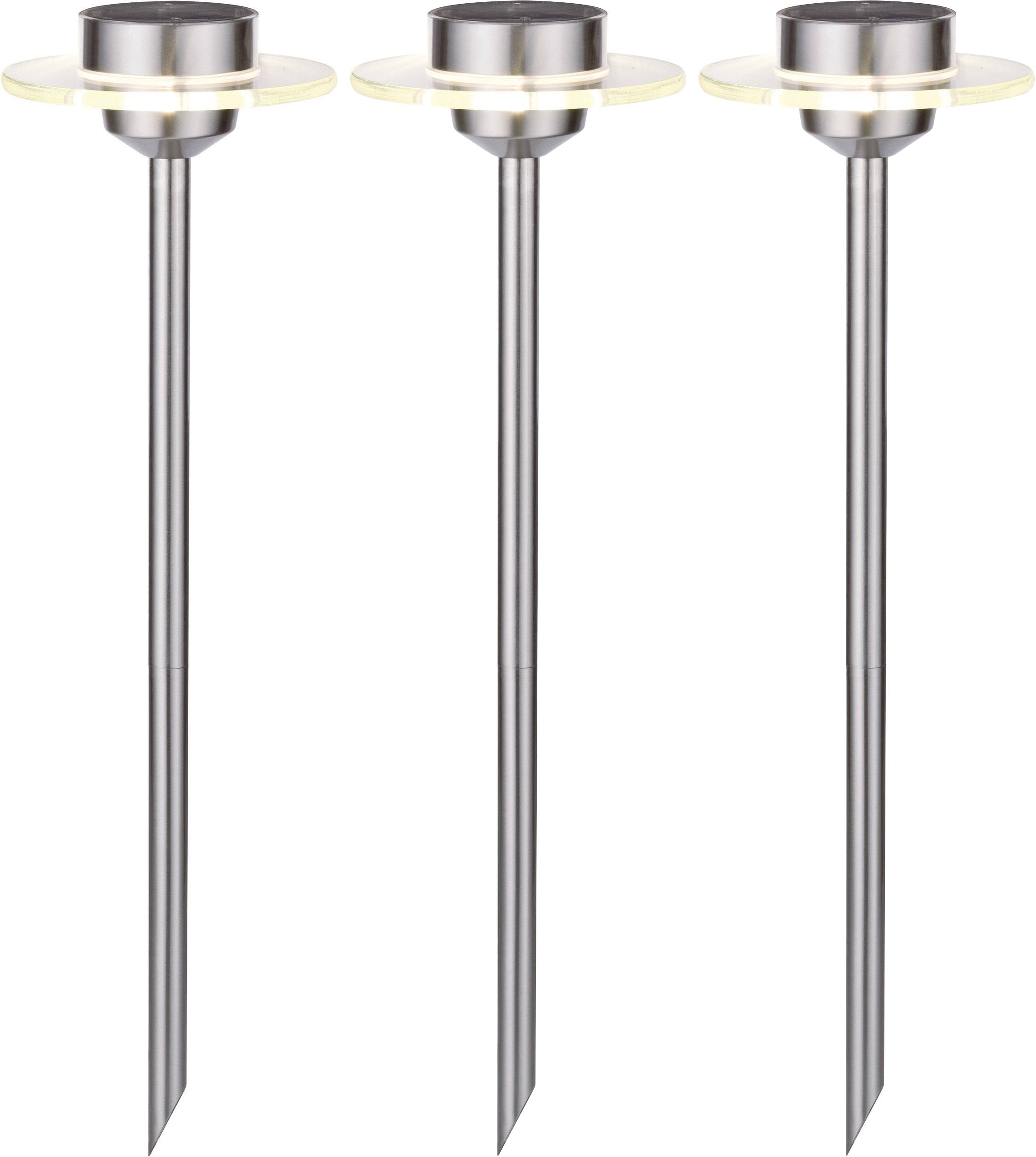 Trois luminaires d'extérieur modernes en acier inoxydable, munis d'abat-jour ronds, montés sur des poteaux, s'alignent de manière uniforme.