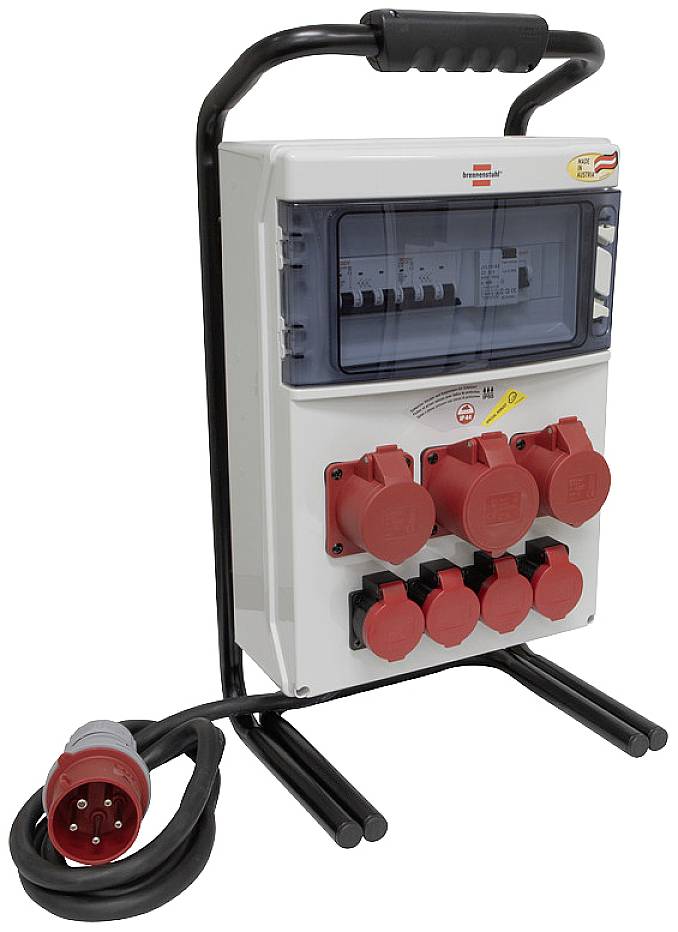 Dispositif mobile de distribution électrique avec plusieurs connexions rouges et noires, adapté pour une utilisation industrielle.