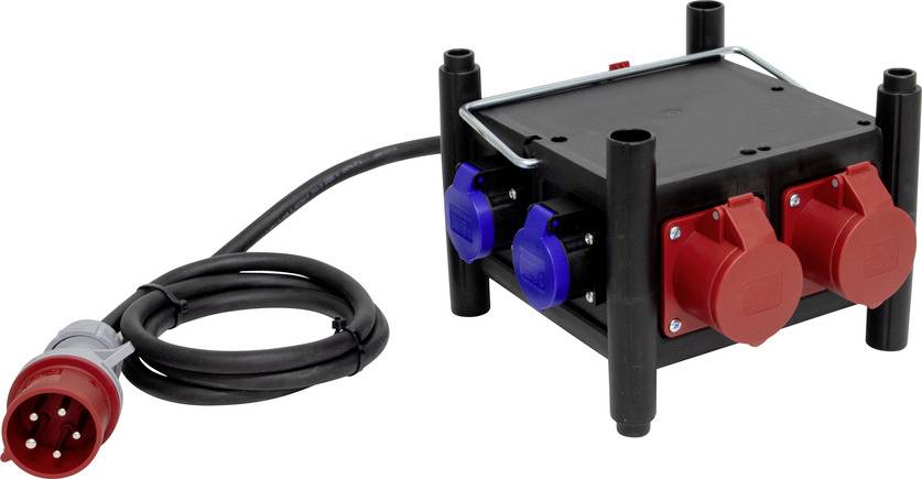 Un boîtier de distribution noir avec des connexions de prise rouge et bleue, relié à un câble électrique noir et à une fiche rouge.