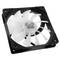 Un ventilateur noir pour ordinateur de Scythe avec neuf pales blanches, compatible avec un montage dans un cadre carré.