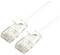 Un câble Ethernet blanc avec deux connecteurs RJ45, utilisé pour connecter des appareils réseau.