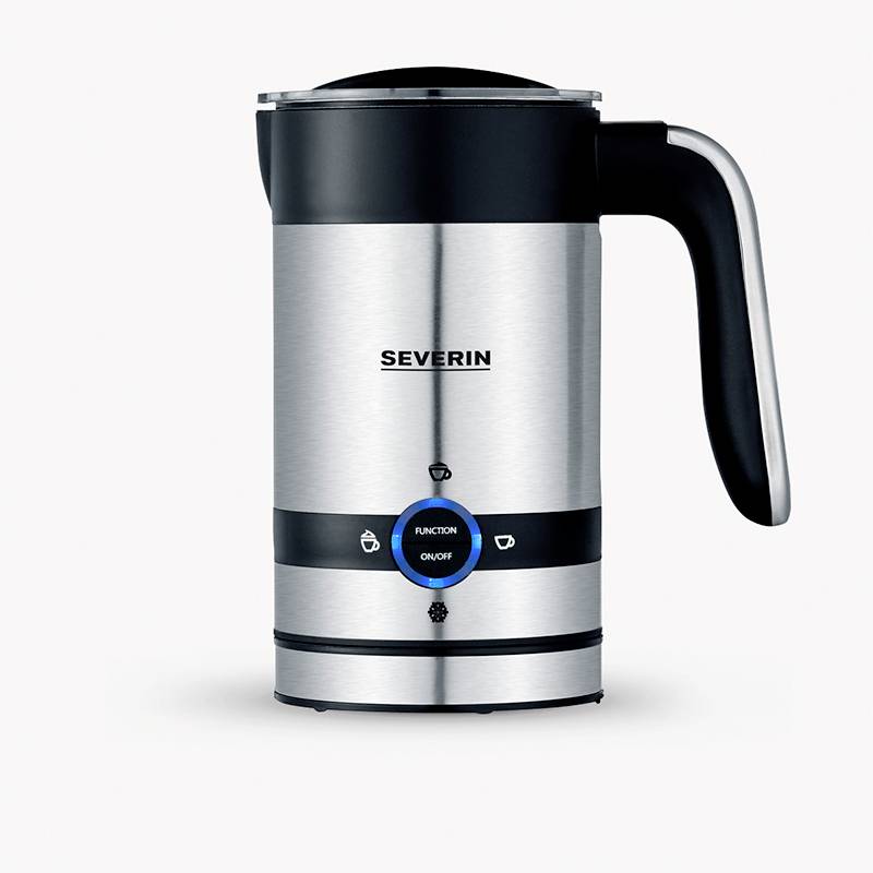 Mousseur à lait électrique aspect inox avec poignée noire. Logo de la marque sur l'avant. Pour mousser et chauffer le lait.