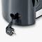 Une bouilloire noire avec un câble électrique déplié pendant sur le côté de l'appareil.