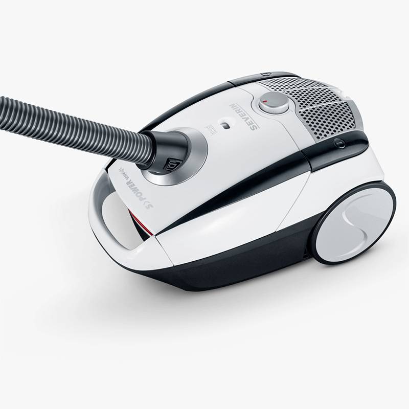 Un aspirateur blanc avec des touches noires, équipé d'un tuyau et de roues, sur un fond blanc.