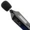 Un appareil de mesure noir portable avec microphone pour mesurer le niveau sonore, montrant son écran et ses commandes.