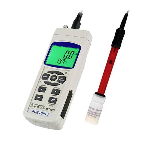 Mesureur de pH portatif avec affichage numérique et sonde rouge connectée, présenté sur un fond blanc.