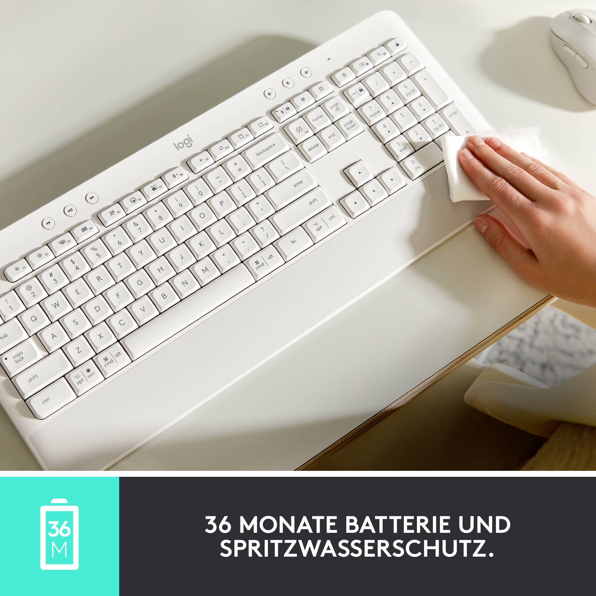 Clavier d'ordinateur blanc avec une main appuyant sur une touche. Texte en dessous : '36 mois d'autonomie de batterie et protection contre les éclaboussures'.