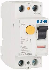 Un disjoncteur électrique avec un bouton de test jaune et un levier noir. L'inscription indique le nom de la marque et les spécifications techniques.