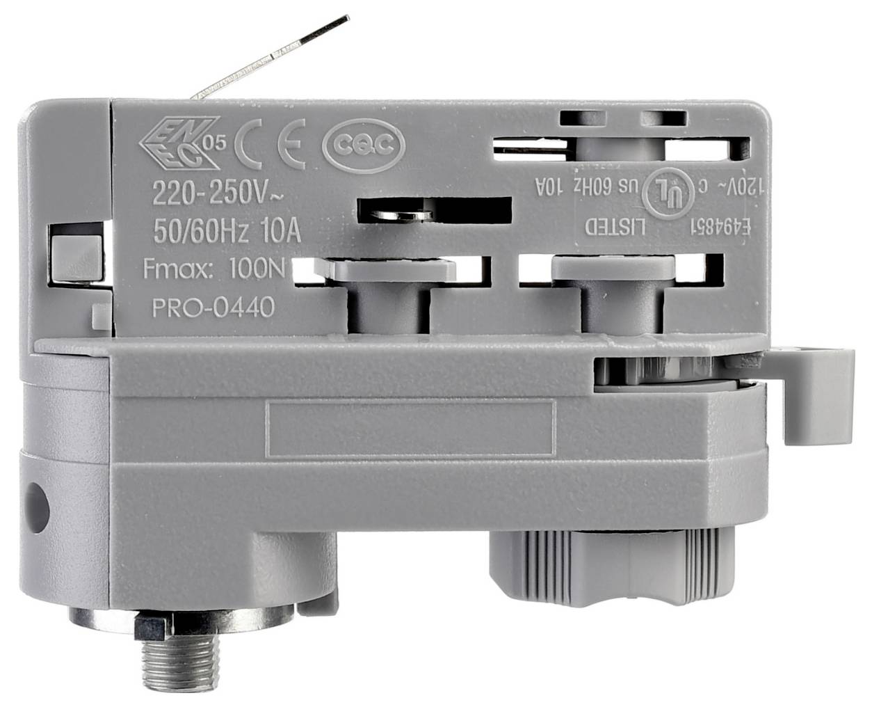 Gros plan d'un interrupteur électrique ou d'un composant de thermostat gris avec des fentes de réglage, portant les mentions 220-250V 50/60Hz 10A et PRO-0440.