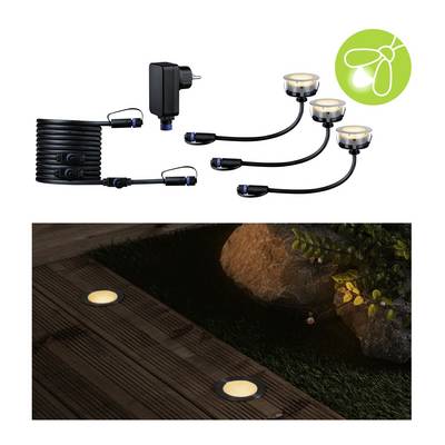 Un ensemble de quatre luminaires LED encastrés ronds pour l'extérieur, présenté avec des câbles et un adaptateur. Installation exemple sur une terrasse en bois.