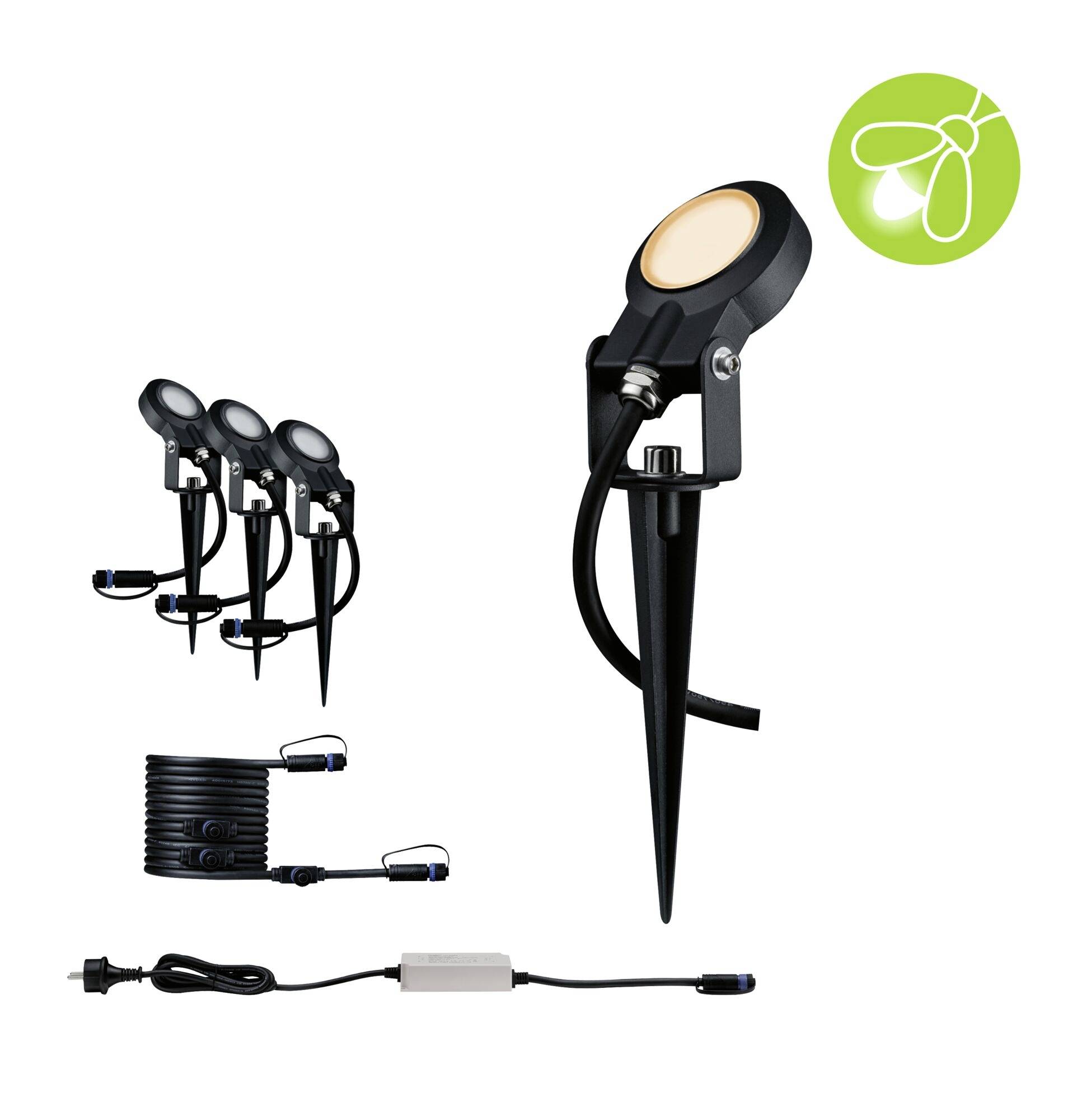 Ensemble de quatre projecteurs de jardin noirs à LED, avec piquets de terre, câbles de connexion et adaptateur secteur, idéal pour un éclairage d'accentuation extérieur.