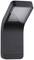 Un luminaire mural extérieur moderne noir avec une tête rectangulaire et un boîtier incurvé, adapté pour un éclairage indirect.