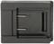 Chargeur noir en plastique pour batteries lithium-ion. Deux contacts métalliques pour le transfert de courant sont visibles.