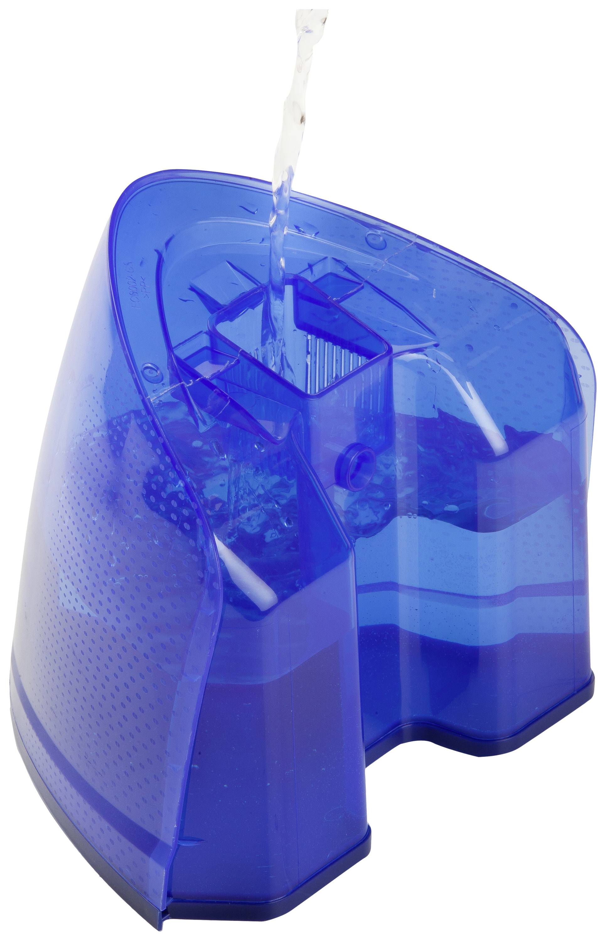 Un humidificateur bleu est rempli d'eau. L'appareil est doté d'un boîtier en plastique transparent et moderne.