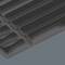 Un composant industriel rendu en 3D avec des motifs de rainures parallèles, sur un fond bleu clair.