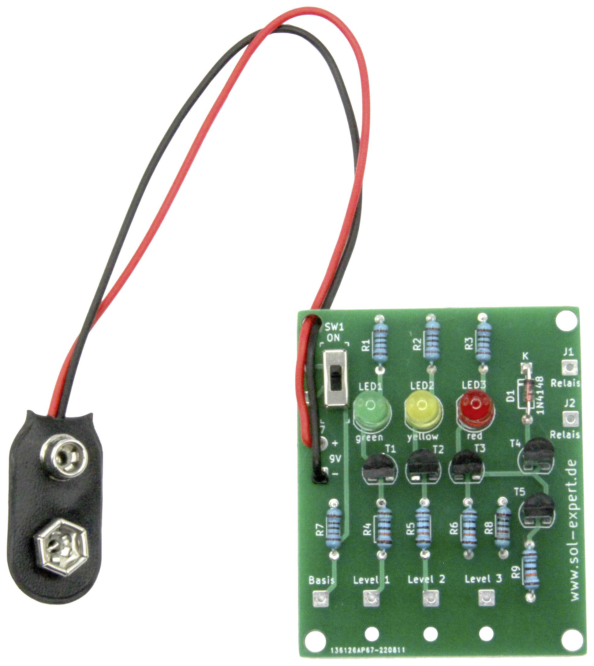 Kit de circuit électronique avec plusieurs LED et résistances sur une carte de circuit imprimé, y compris un câble de batterie.