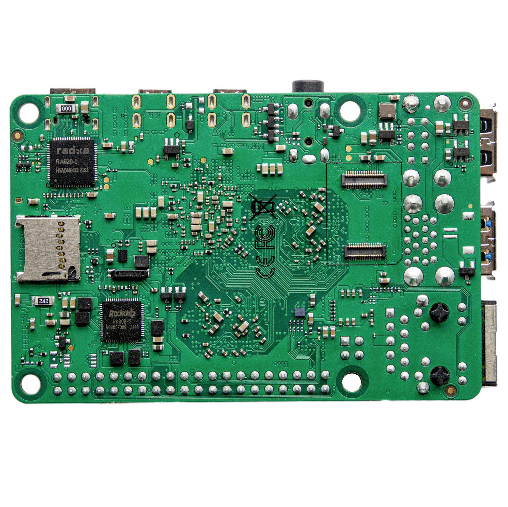 Une carte électronique verte avec divers puces et connexions montées dessus ; typique des composants électroniques.