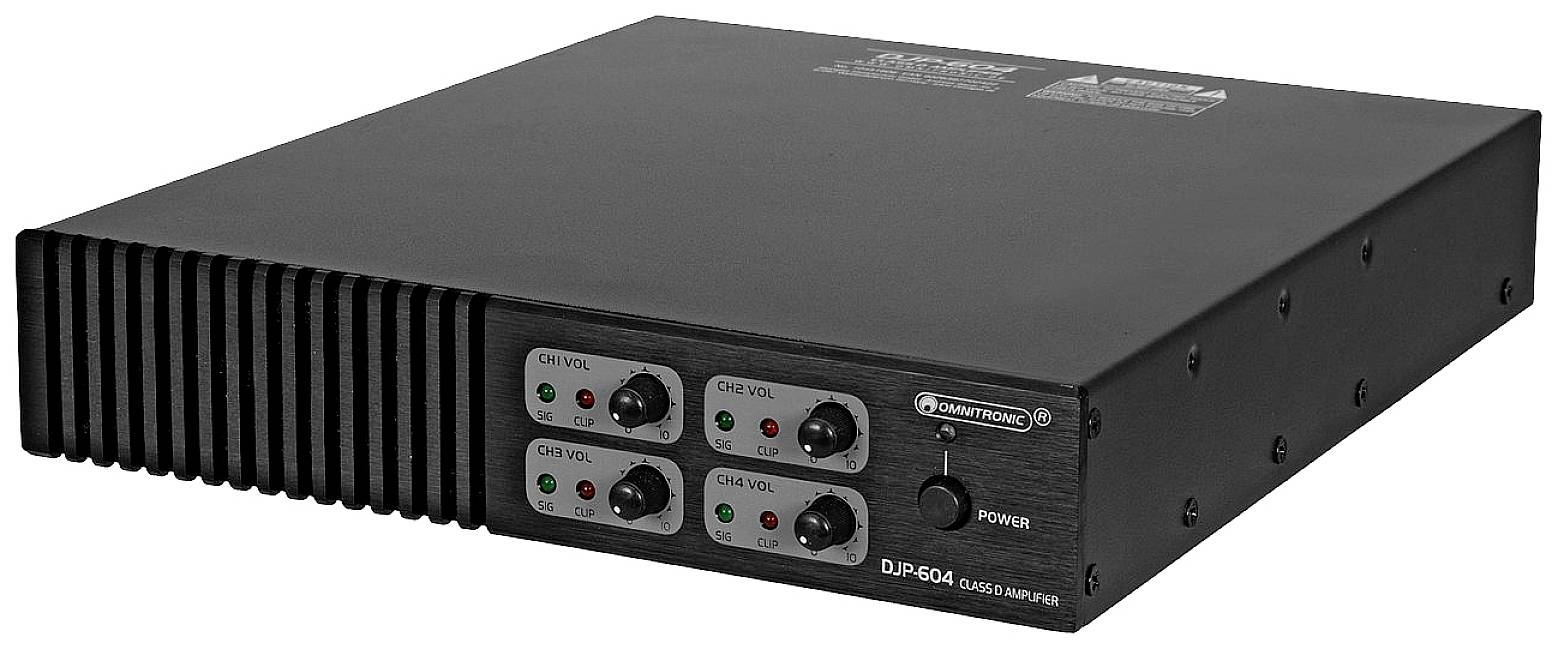Un amplificateur audio noir avec quatre boutons rotatifs et deux interrupteurs sur la façade pour contrôler le volume et sélectionner les canaux.