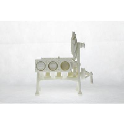 Un modèle 3D blanc d'un moteur, présenté de côté, avec des cylindres et des ventilateurs visibles sur un fond neutre.