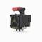 Extrudeur d'imprimante 3D avec ventilateur de refroidissement et levier rouge. Inscription 'Warning Hot' sur une surface noire.