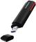Une clé USB noire à accent rouge, séparée de son capuchon, montre le connecteur USB. Souvent utilisée pour stocker des données.