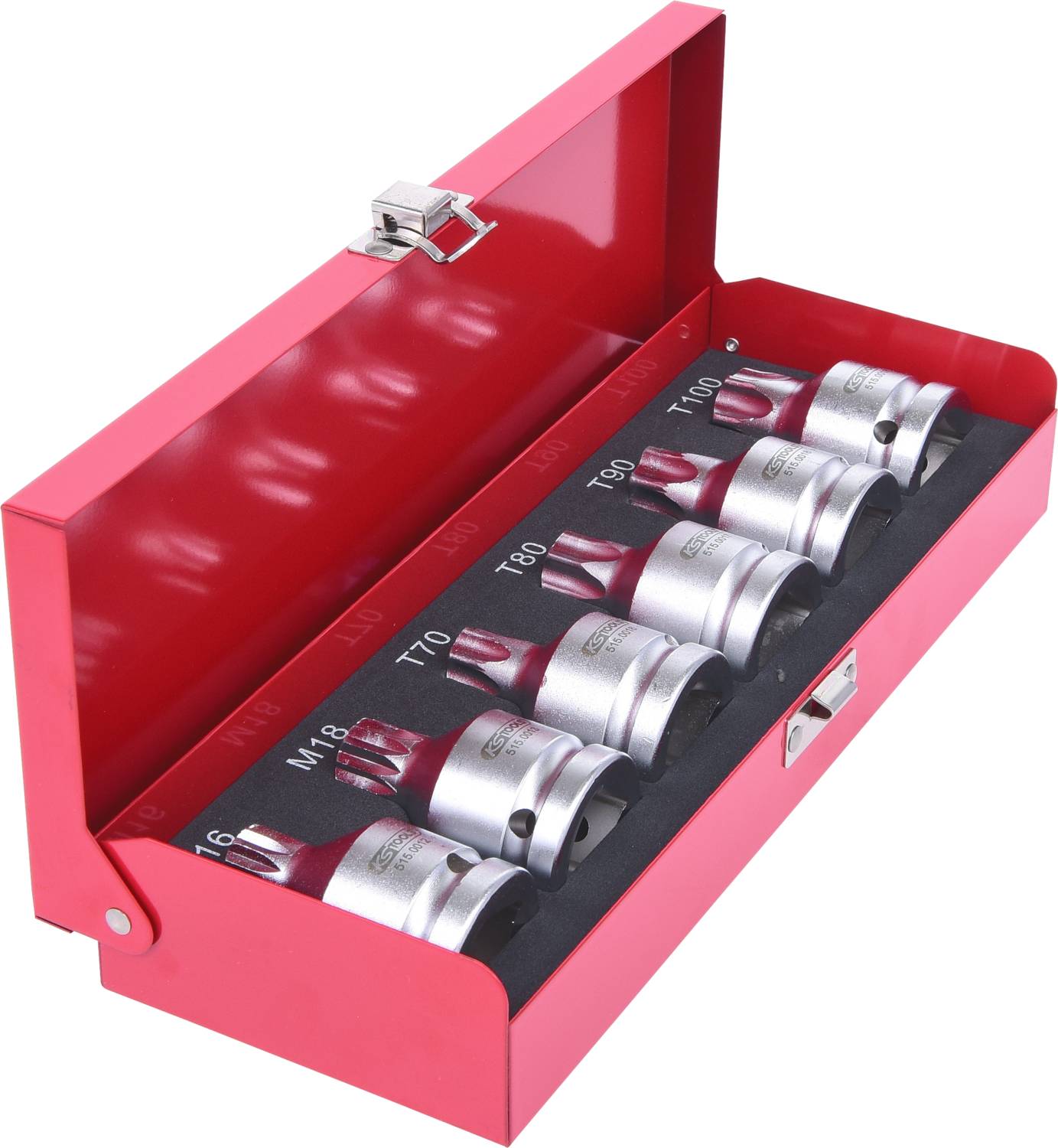 Coffret métallique rouge avec compartiment pour sept scies à trous en argent, rangées par taille. Le coffret est ouvert, révélant son mécanisme de verrouillage.