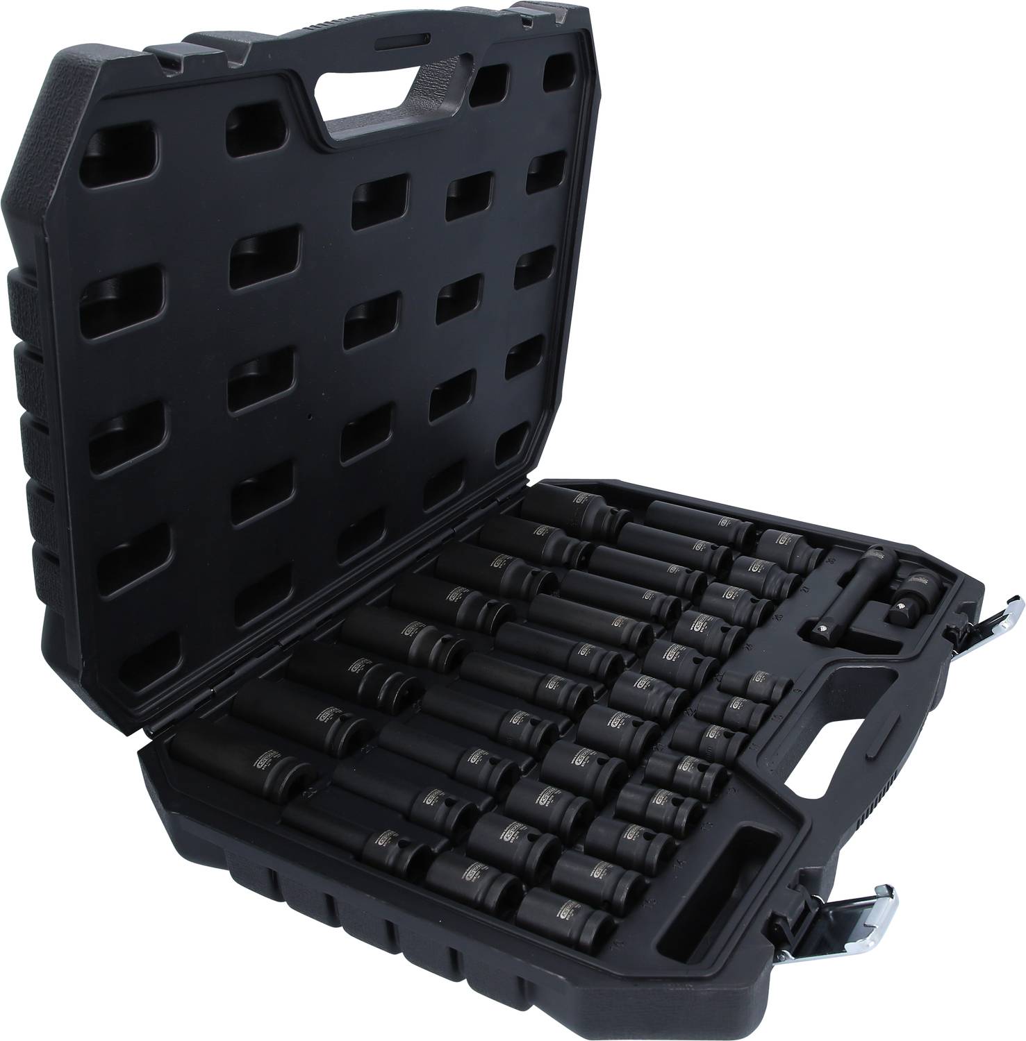 Valise noire contenant différentes clés à cliquet. La valise est ouverte, les outils sont soigneusement rangés.