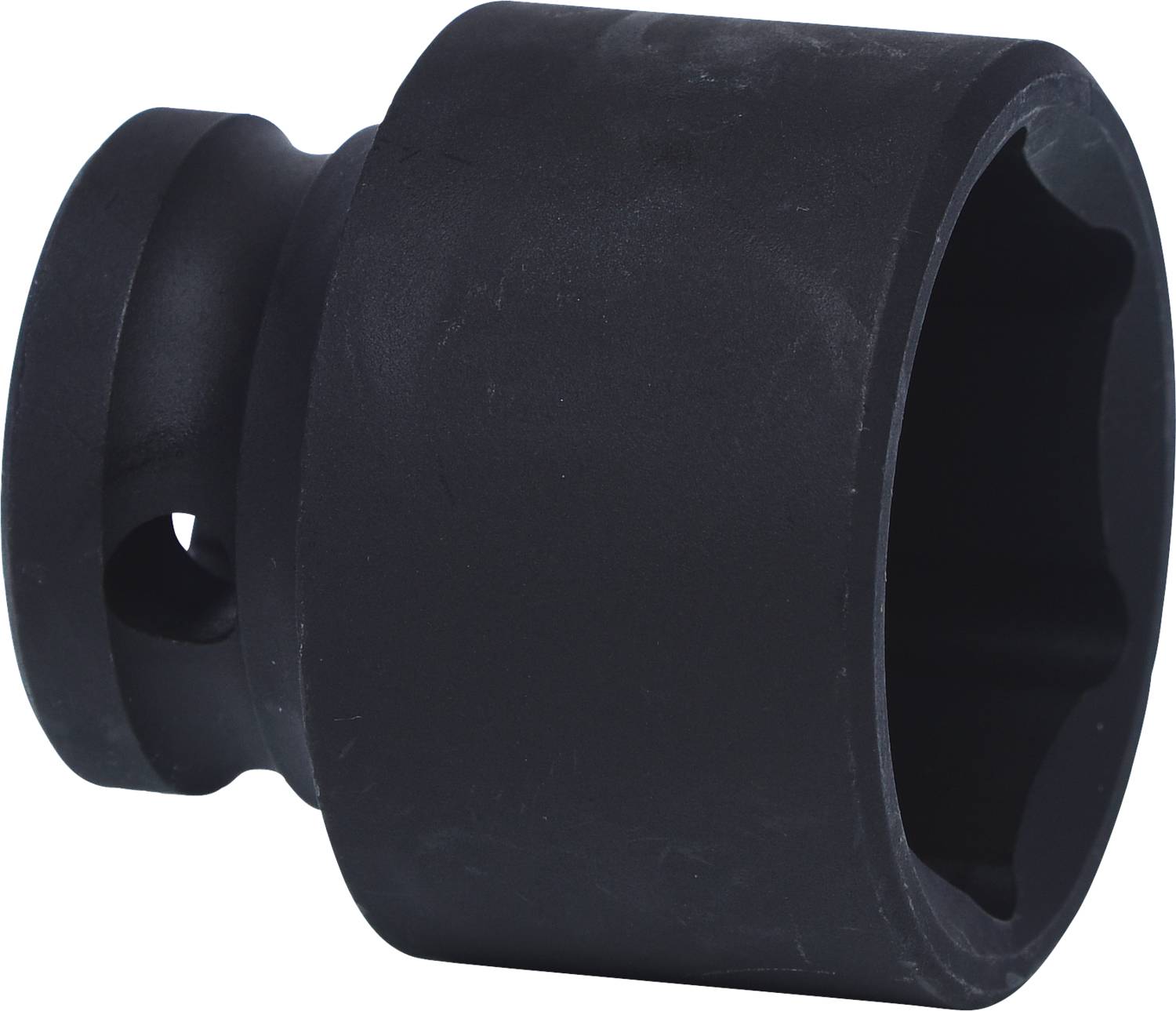 Un embout de clé à douille noir, cylindrique et en métal, utilisé pour desserrer ou serrer des écrous et des vis.