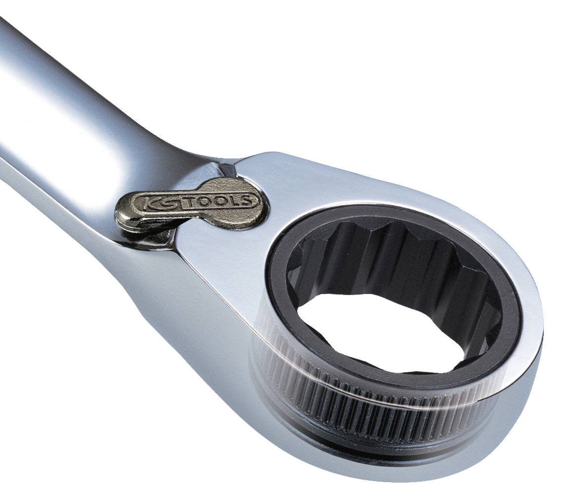 Une clé à cliquet chromée à anneau, dotée d'un mécanisme à denture pivotant, adaptée aux travaux de vissage précis dans des endroits difficiles d'accès.