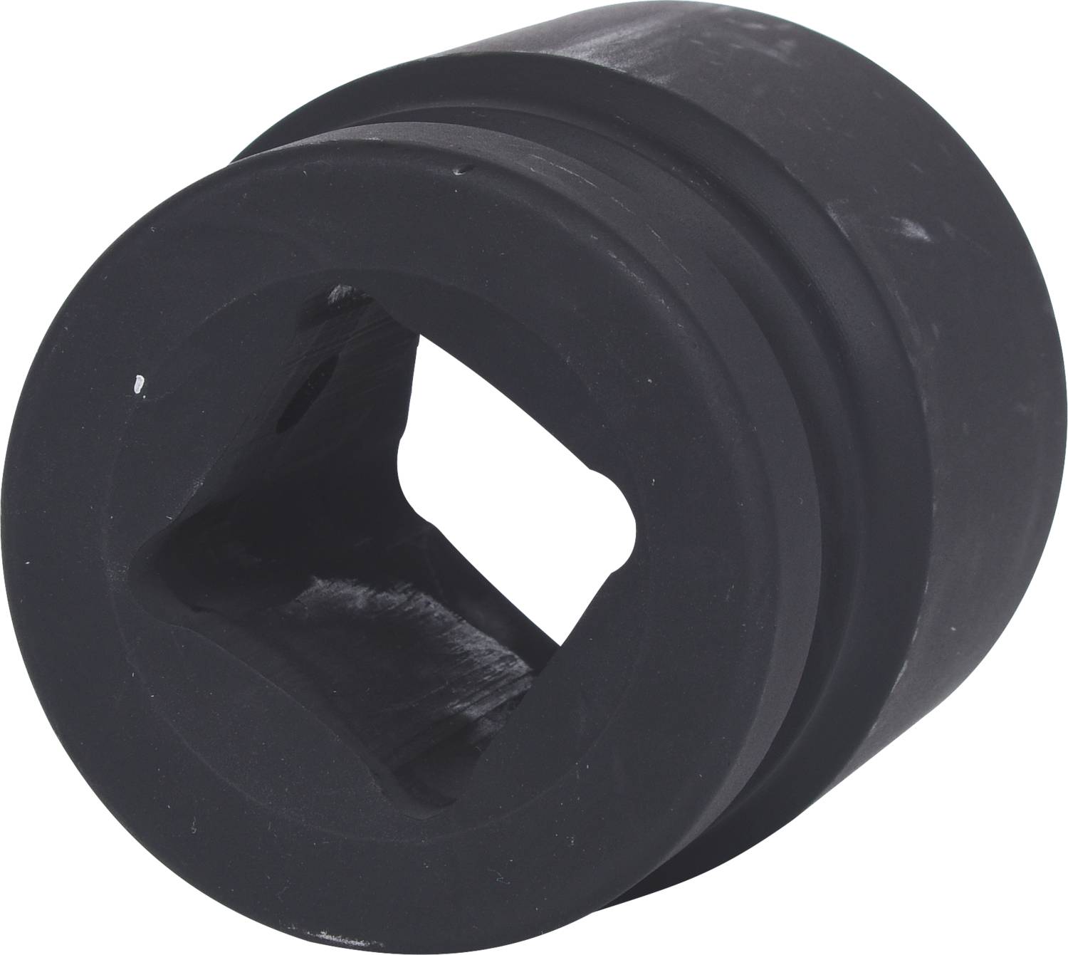 Objet cylindrique noir avec une ouverture carrée au centre, utilisé pour des applications mécaniques ou des outils.
