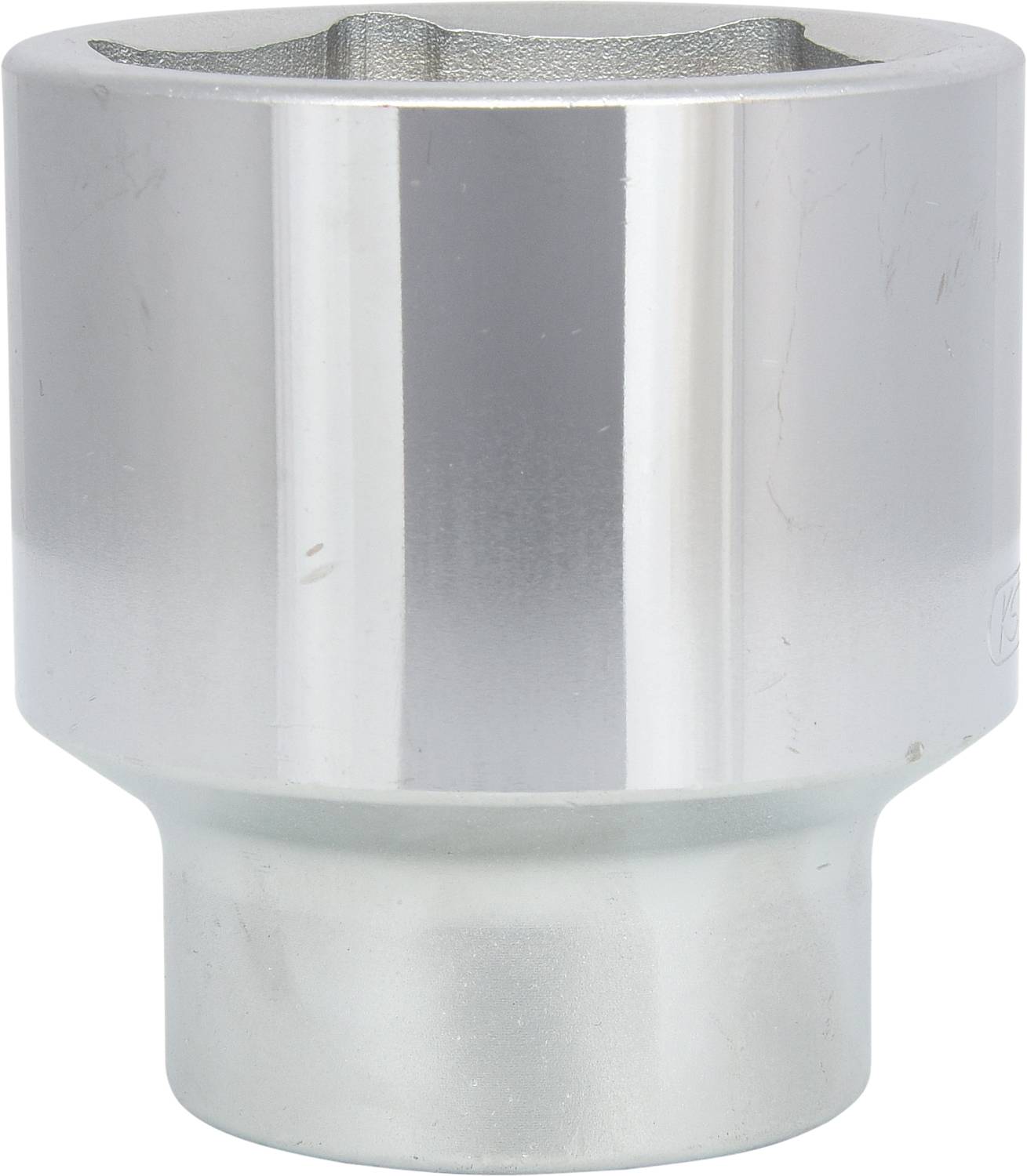 Douille à emboîtement en acier chrome, de forme cylindrique, utilisée pour les outils de fixation ou de démontage des écrous et des vis.