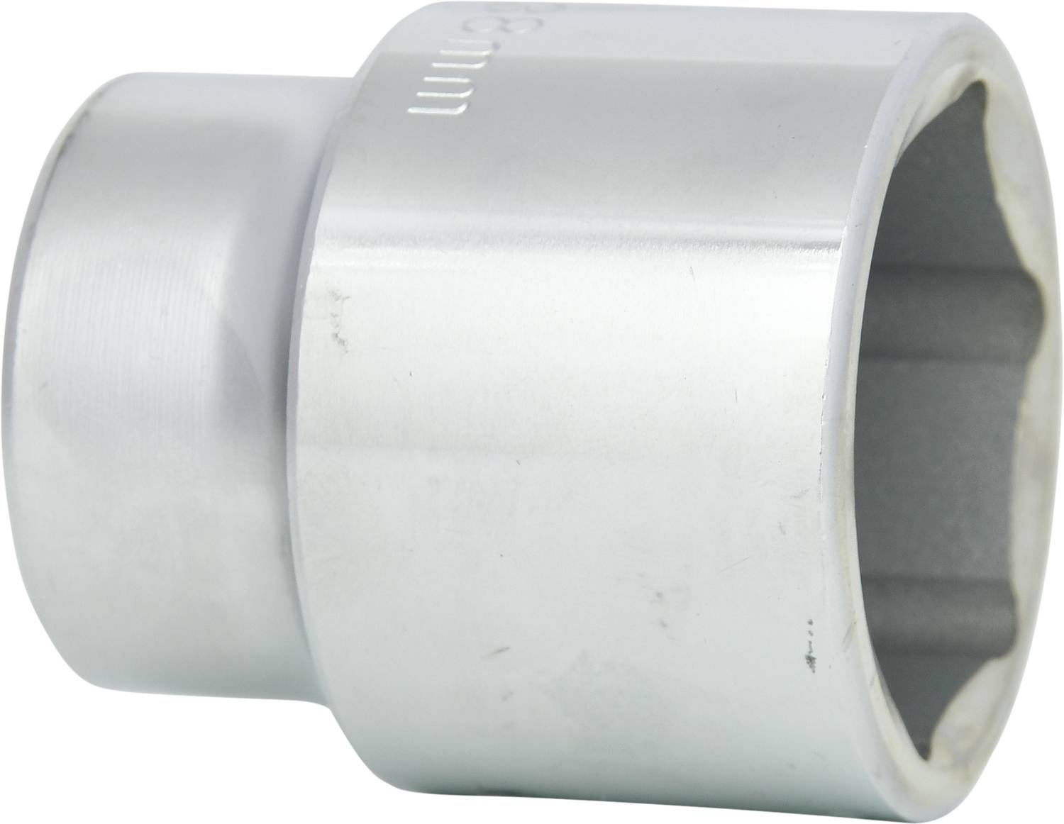 Adaptateur métallique à corps cylindrique et ouverture hexagonale, probablement destiné à être utilisé avec des clés à molette ou des douilles.