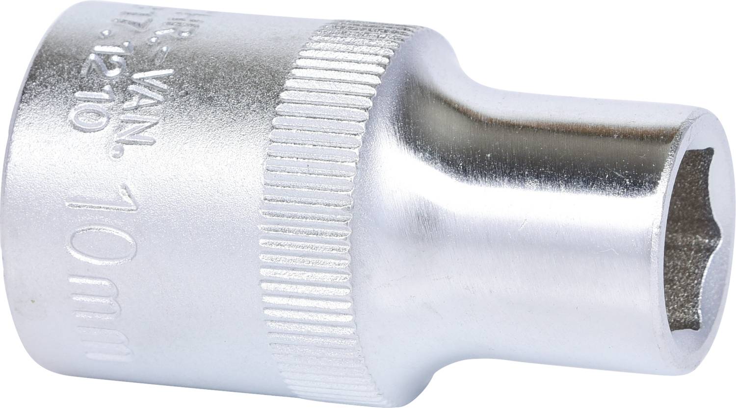 Clé à douille métallique avec ouverture hexagonale, gravée sur le côté '10 mm'. Outil utilisé pour serrer et desserrer des écrous et des vis.
