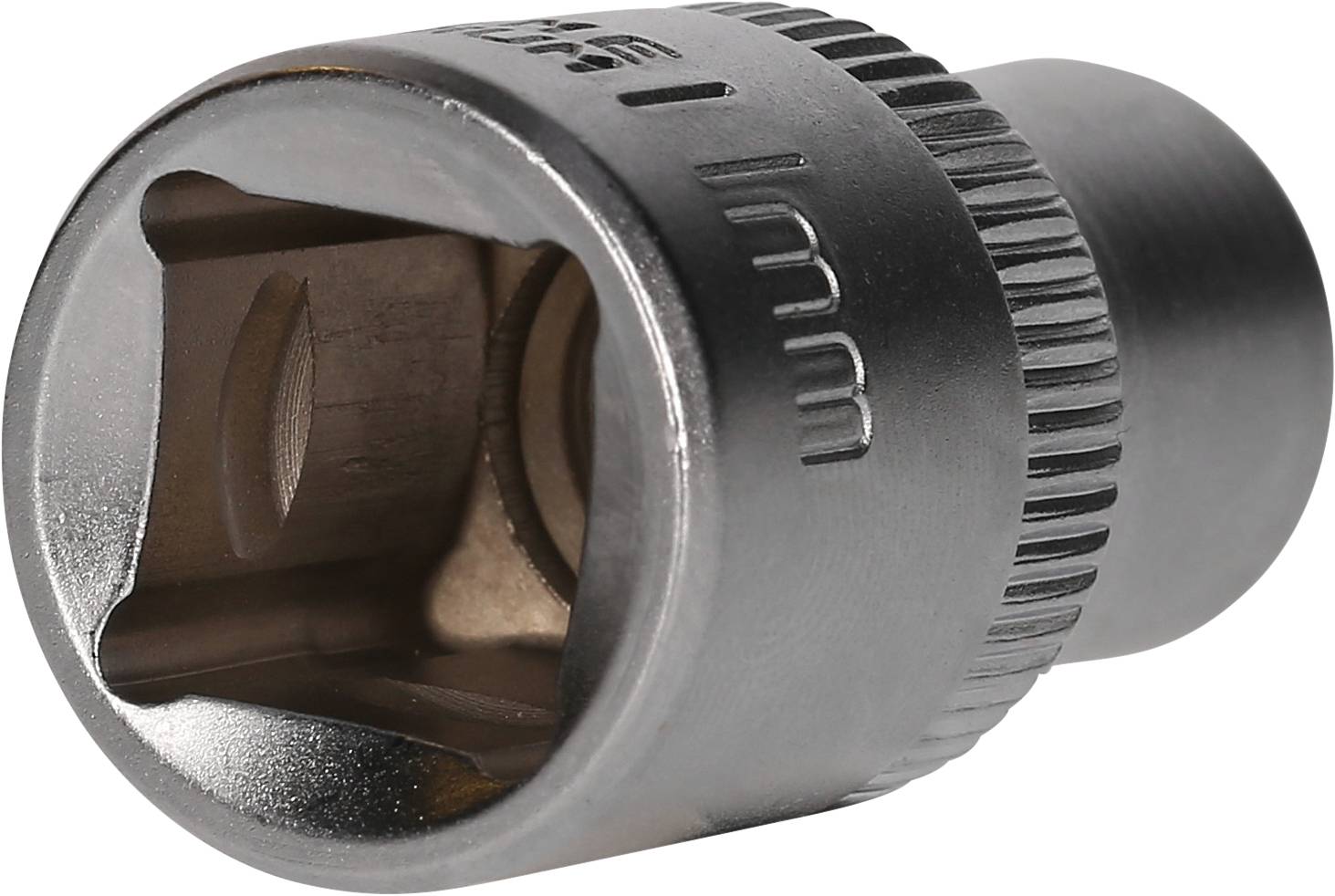 Une douille à embout unique de 11 mm en métal, de couleur argent, avec une poignée rainurée pour une meilleure prise en main.