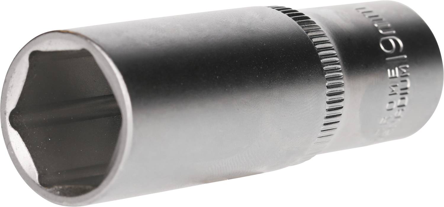 Écrou hexagonal noir avec l'inscription '19MM' sur le côté. Utilisé pour desserrer ou serrer des vis à tête hexagonale.