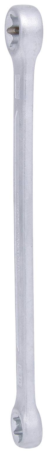 Une clé à fourche en argent avec deux extrémités de tailles différentes, utilisée pour serrer ou desserrer des vis et des écrous.