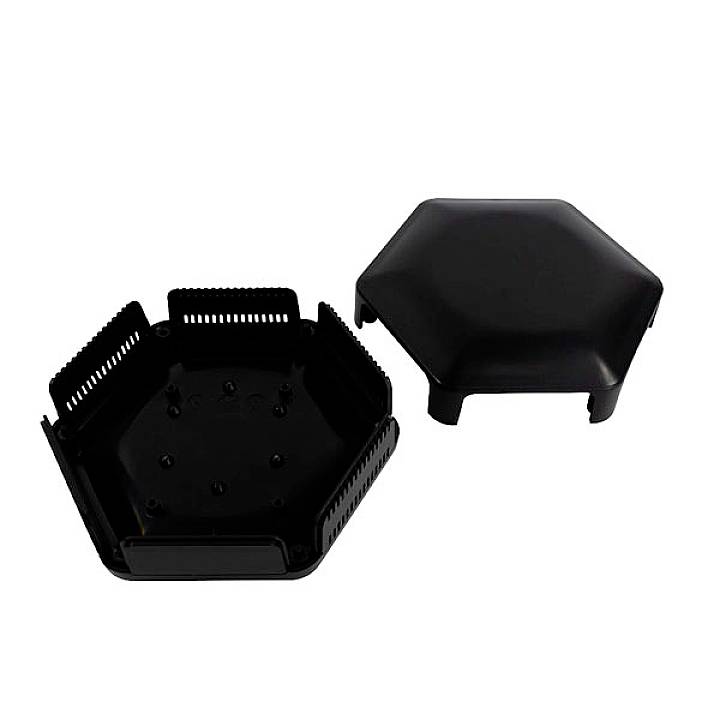 Boîte en plastique noir hexagonale, composée d'un couvercle et d'un récipient de rangement.