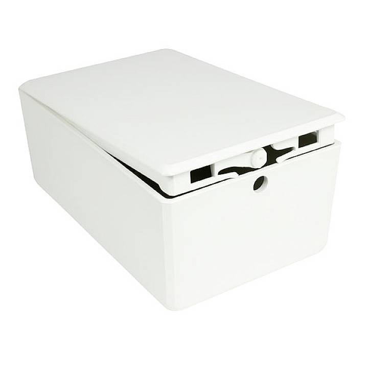 Un organisateur de câbles rectangulaire blanc avec un couvercle amovible et une ouverture sur le côté pour l'acheminement et le rangement des câbles.