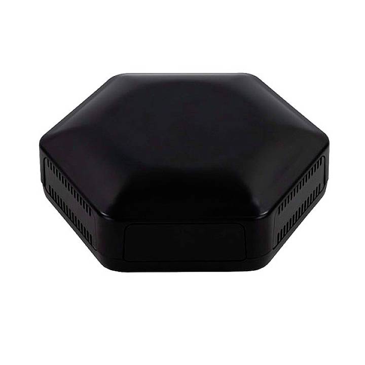 Appareil noir, hexagonal, à surface lisse, avec des fentes d'aération sur les côtés, probablement un dispositif technique.