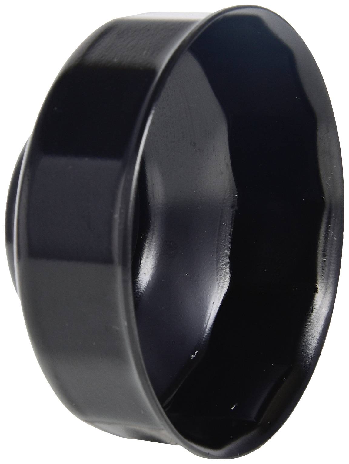 Objet noir et rond avec une zone creusée, possiblement un couvercle ou un bol vu en perspective.