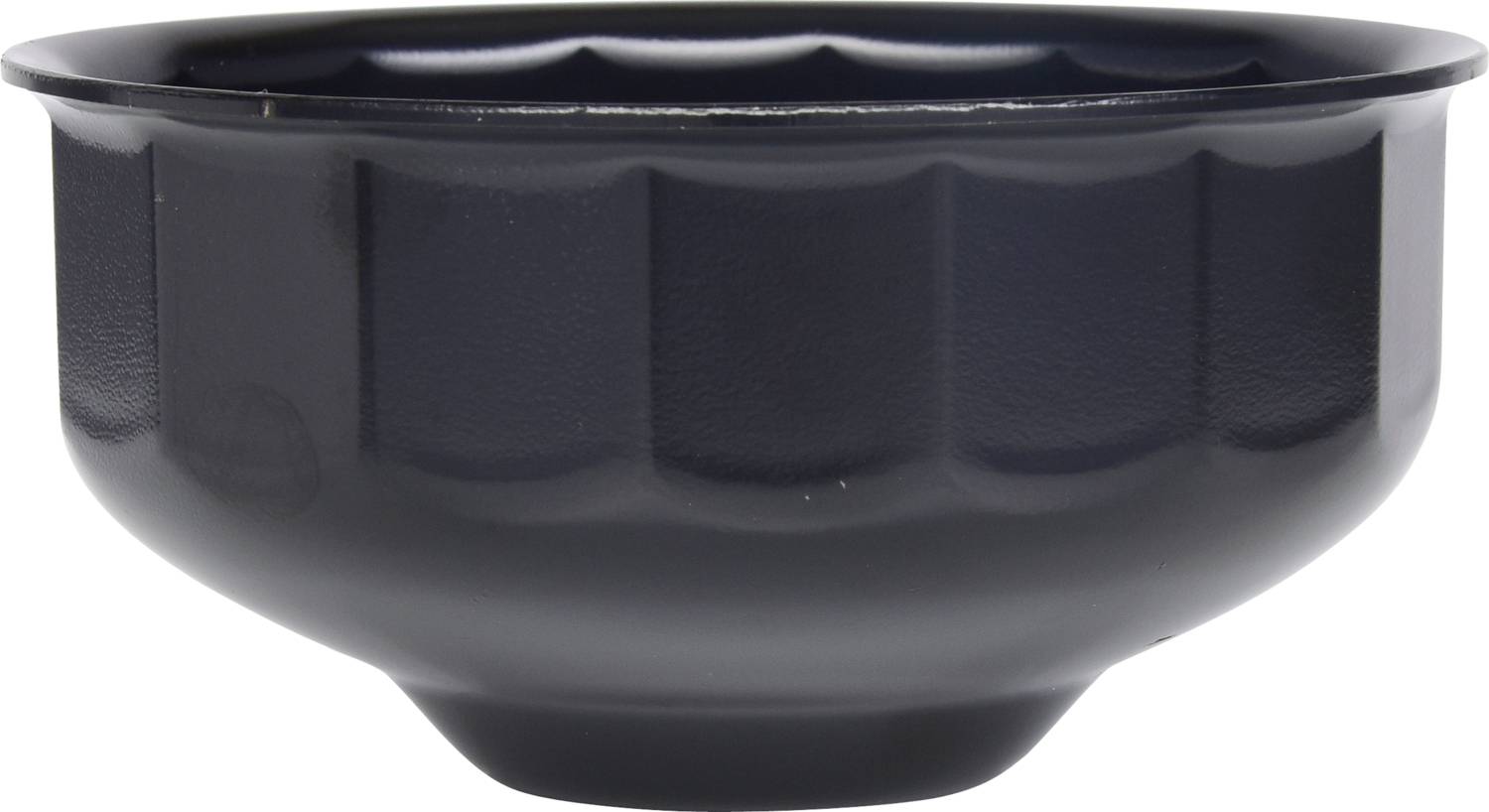 Un bol en plastique noir avec un motif géométrique sur sa surface extérieure.