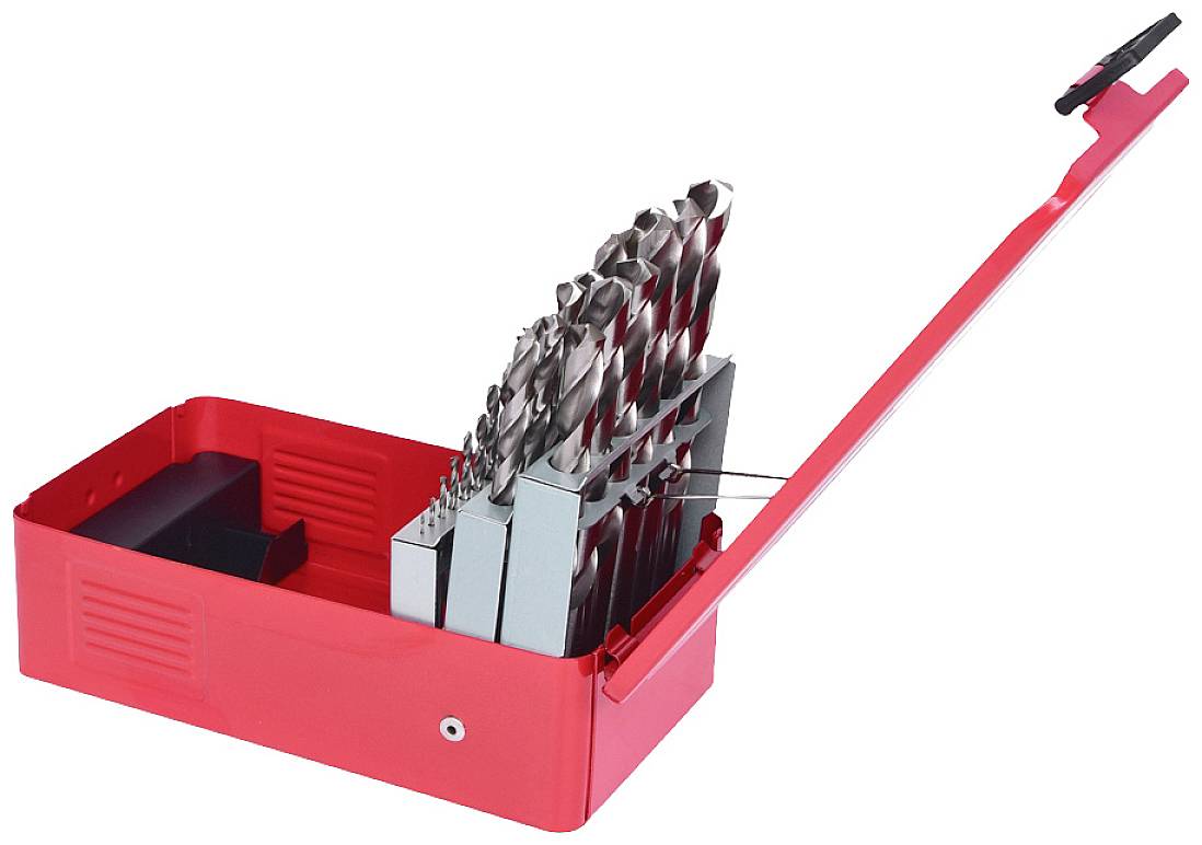 Une boîte rouge contenant un ensemble de forets métalliques de différentes tailles, soigneusement rangés verticalement. Le couvercle est ouvert.