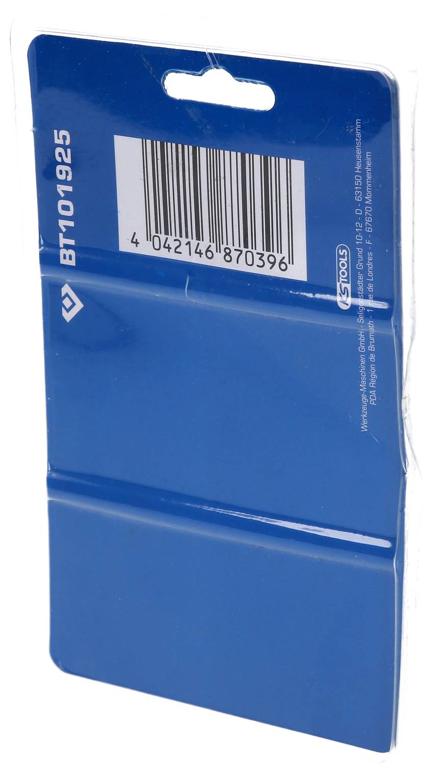 Une carte en plastique emballée en bleu avec un code-barres et l'inscription 'BT101925' sur le côté gauche.