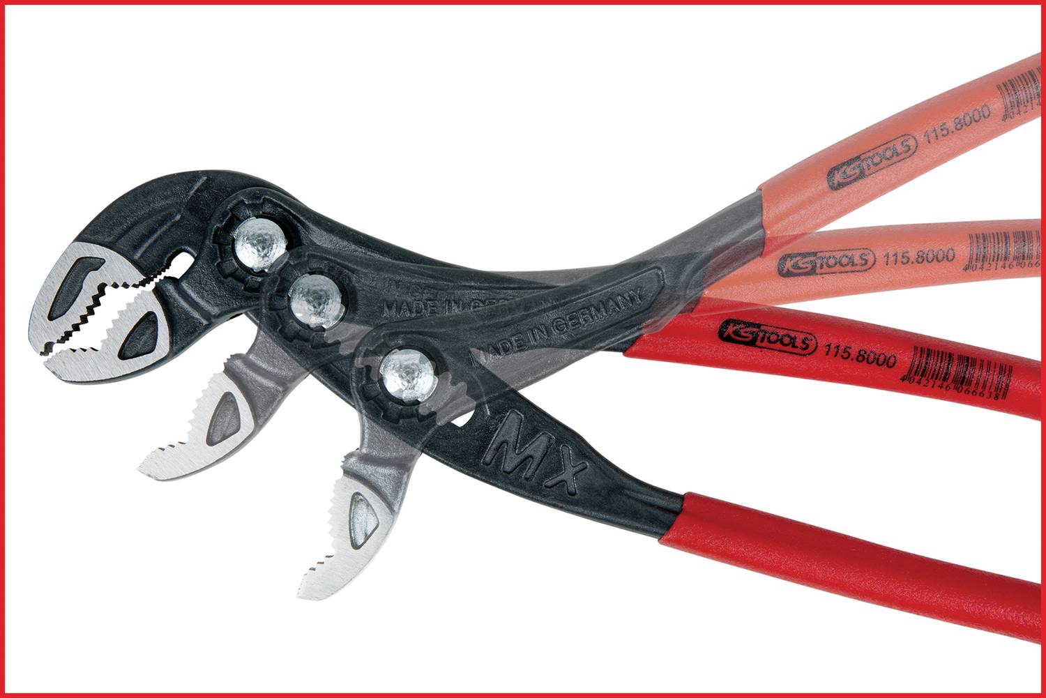 Une pince multiprise noire avec une poignée rouge, adaptée aux tuyaux et aux raccords. Convient pour les travaux de plomberie.