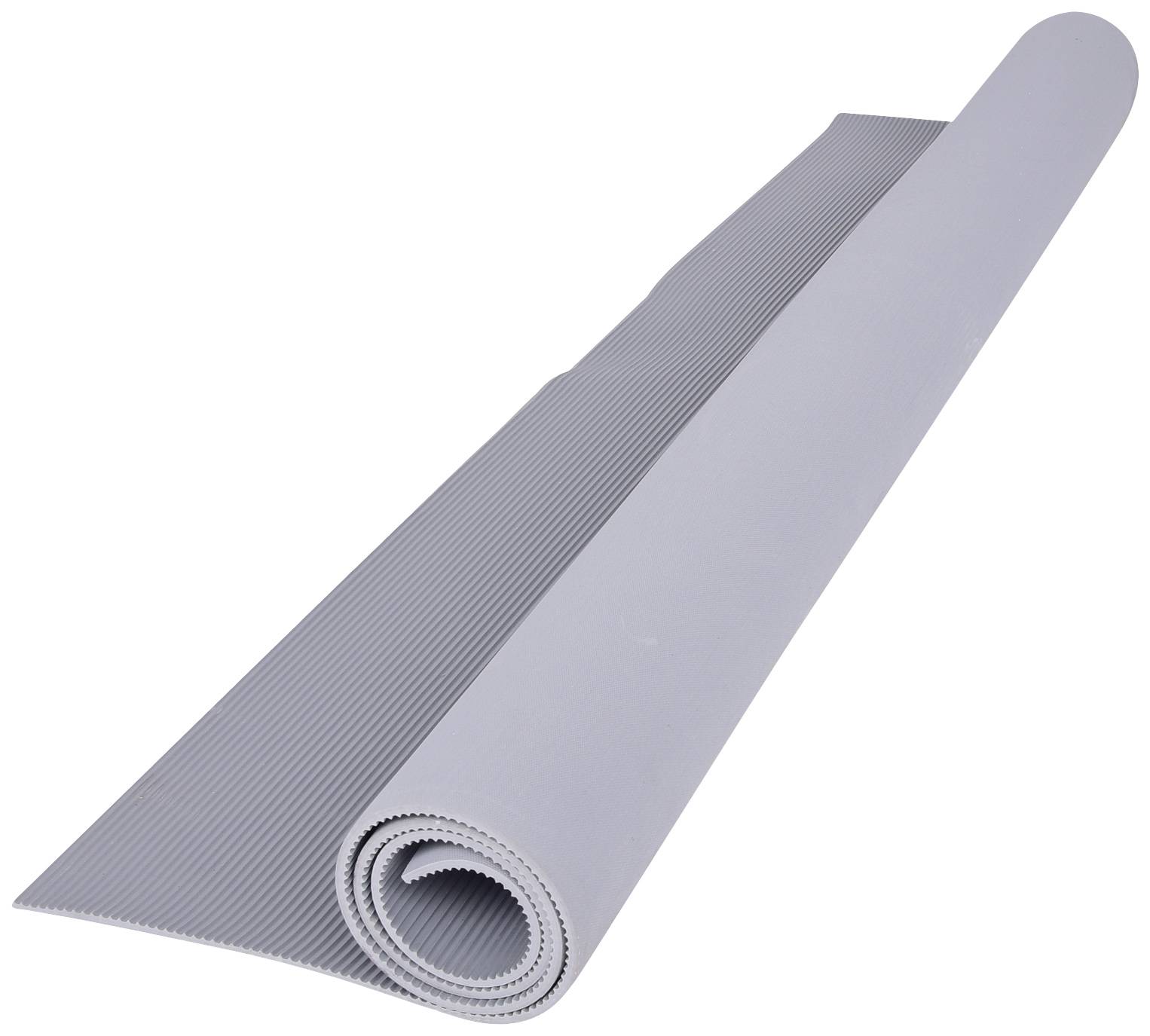Un tapis de yoga gris enroulé est posé sur une surface blanche.
