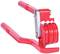 Un outil de cintrage de tuyaux rouge avec des poignées cannelées et un dispositif métallique pour plier les tubes. Adapté aux artisans.