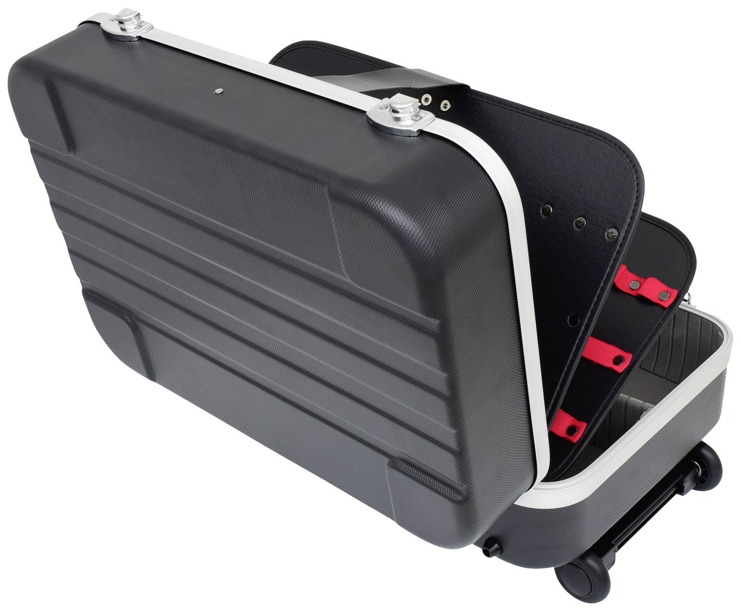 Une valise rigide noire ouverte en plastique, avec des sangles rouges à l'intérieur, reposant sur des roulettes.